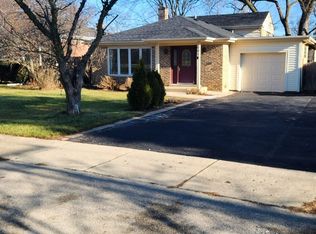 497 Ridge Rd, Highland Park, IL 60035