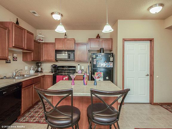 3rd image of 10325 Essex Dr Unit 13