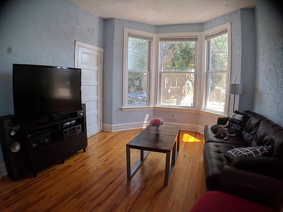 2nd image of 2812 N Sacramento Ave #1