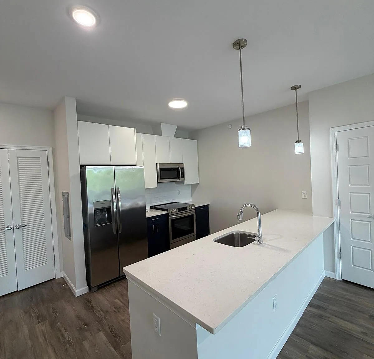 2 bed, $2,800 — Photo 1