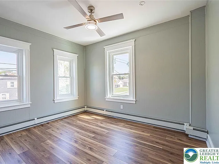 34 E Washington Ave — Photo 18