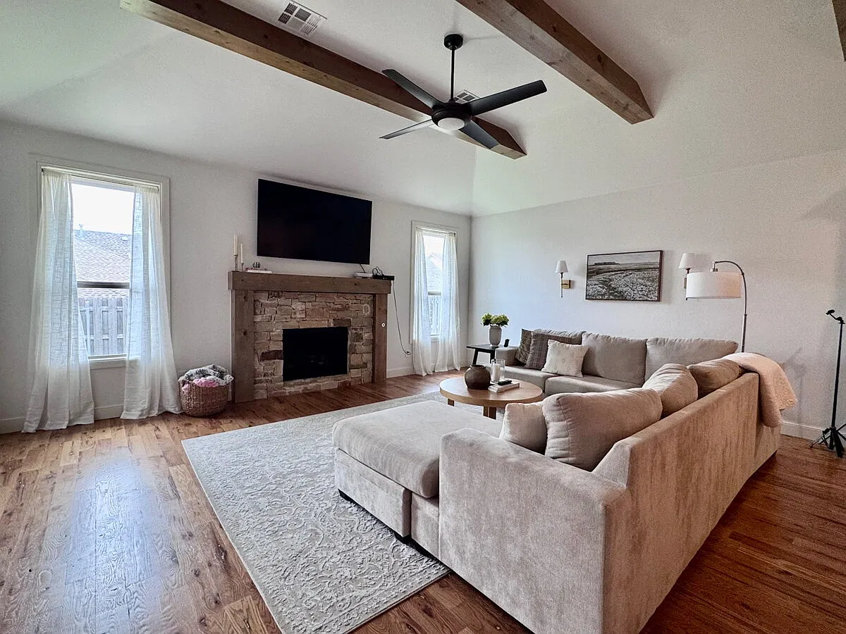 3 bed, 2.0 bath, 2167 sqft, $2,995 — Photo 4
