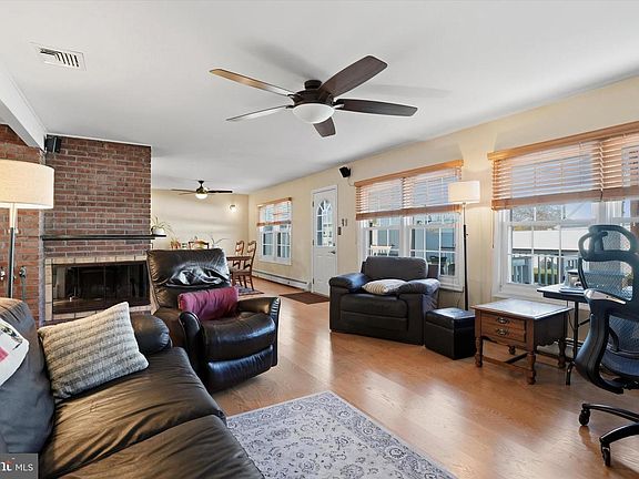 5th image of 28 Sycamore Rd