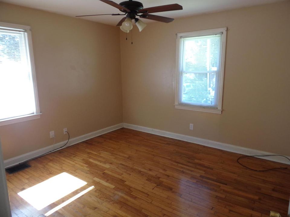 2nd image of 15 Saul Rd #15