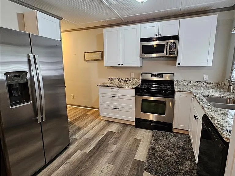 2123 Barbara Ln — Photo 3