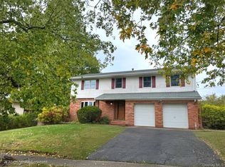 11 Fern Oval W, Orangeburg, NY