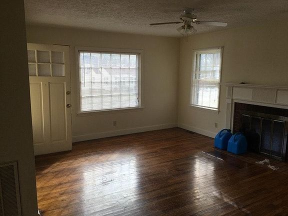 Living room, hardwood