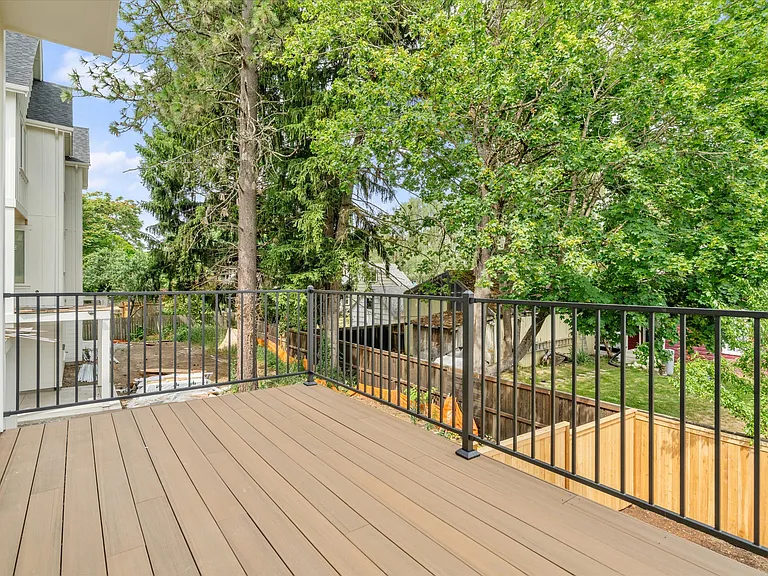 349 SE Walnut St — Photo 47