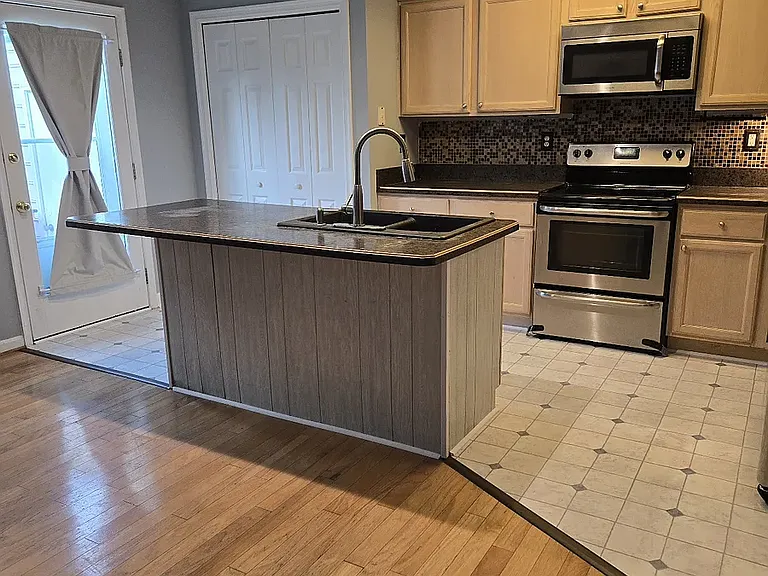 239 Morningside Dr — Photo 3