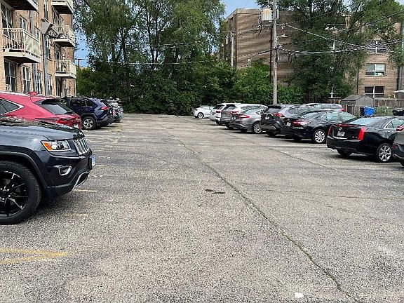 4th image of 2501 W Touhy Ave APT 102