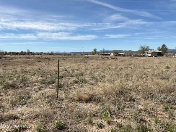 835 W Lilac Ln, Paulden, AZ 86334