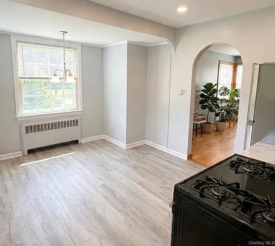 3 bed, 1.0 bath, 1420 sqft, $3,800 — Photo 4