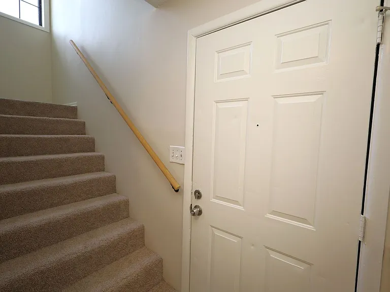 2820 Kirkwood Cir — Photo 2