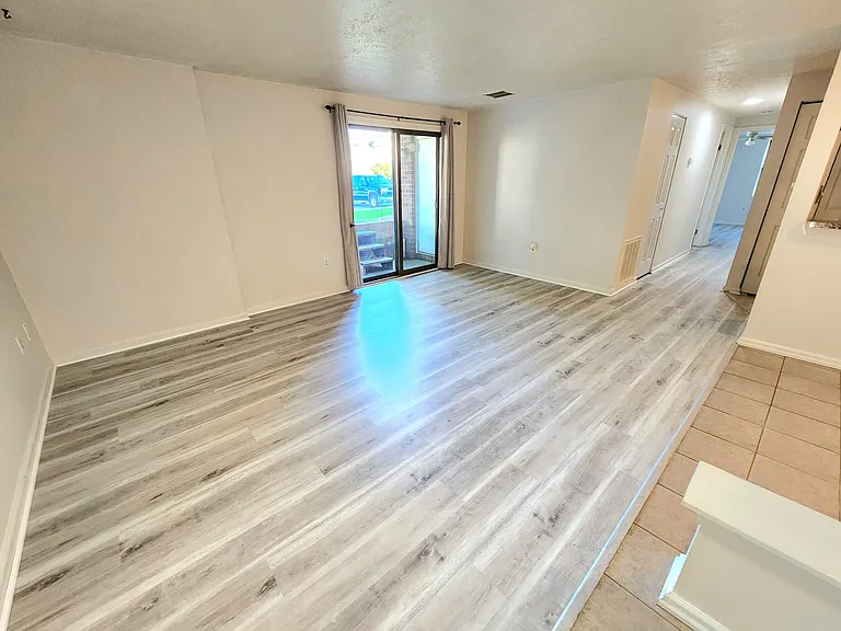 807 Stratford Way #C — Photo 4