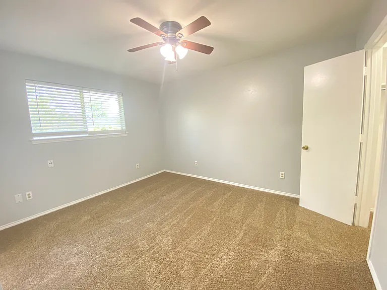 207 Country Bend Dr — Photo 12