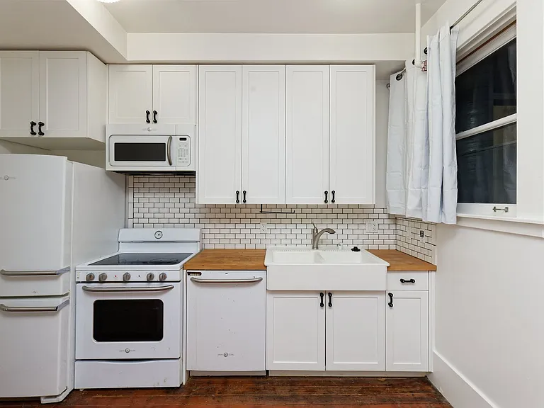 1605 Clay St — Photo 8