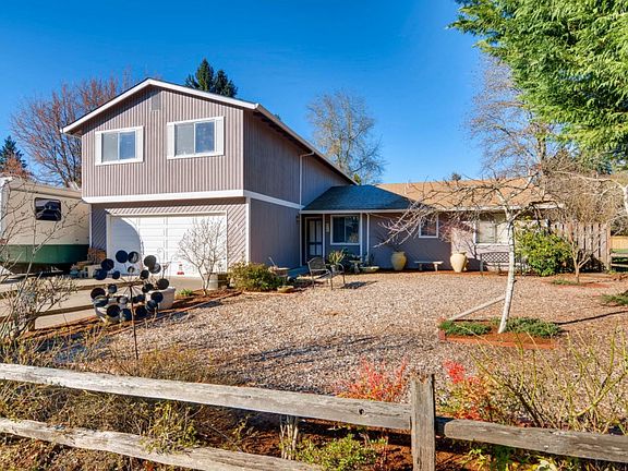 2nd image of 651 SE 35th Ave