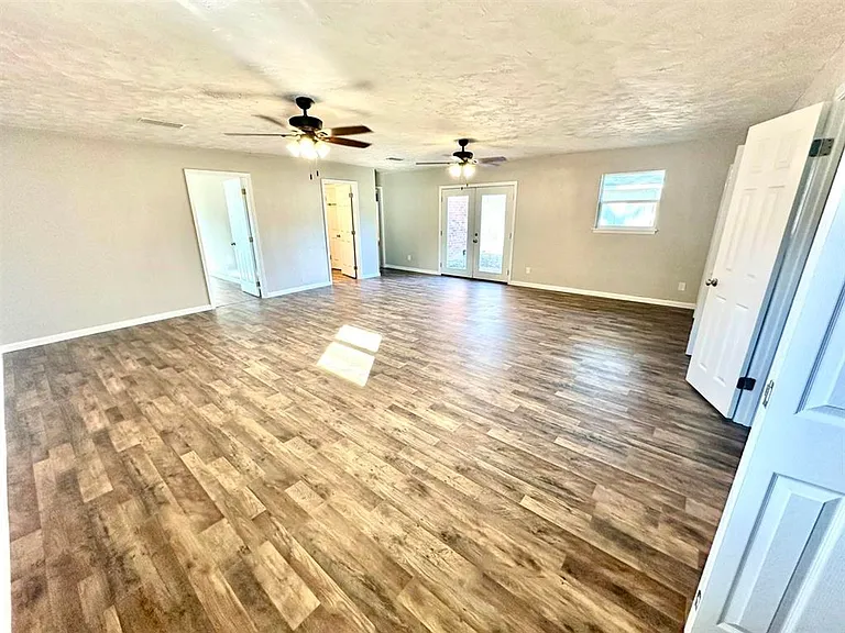 806 Holly St — Photo 11
