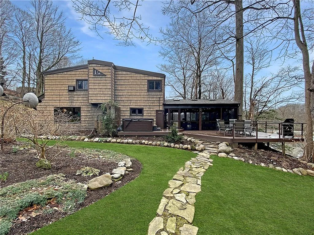 10900 Sunset Dr photo 1