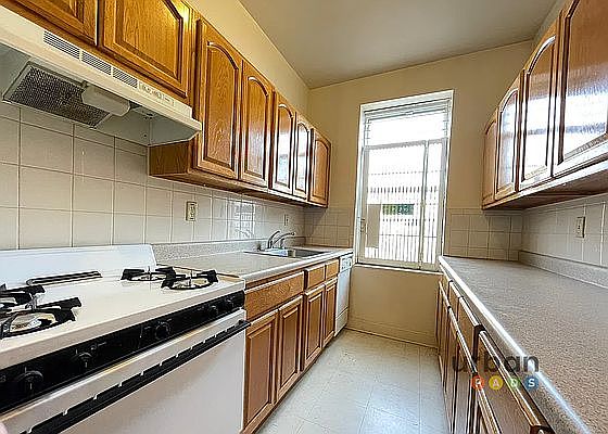 3rd image of 901 Saint Johns Pl #2E