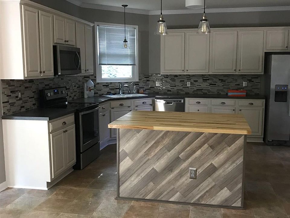 2nd image of 2050 Vanderbilt Pl