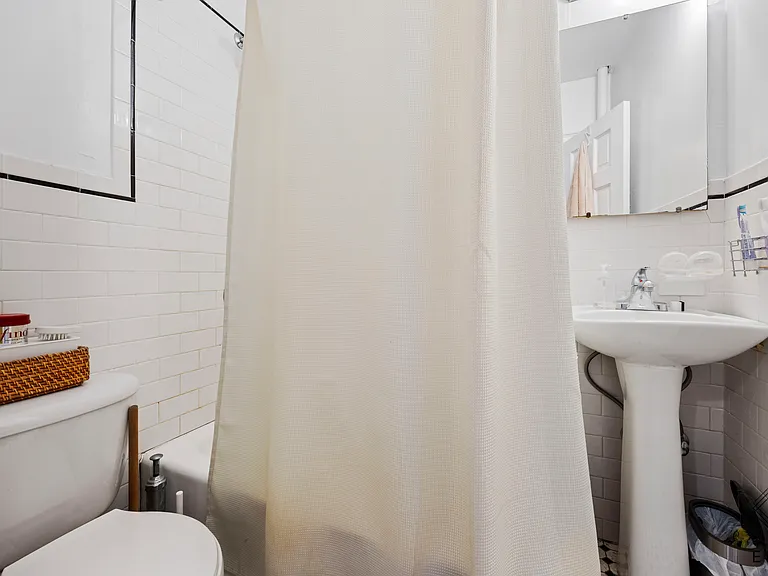 860 Manhattan Ave #3L — Photo 3