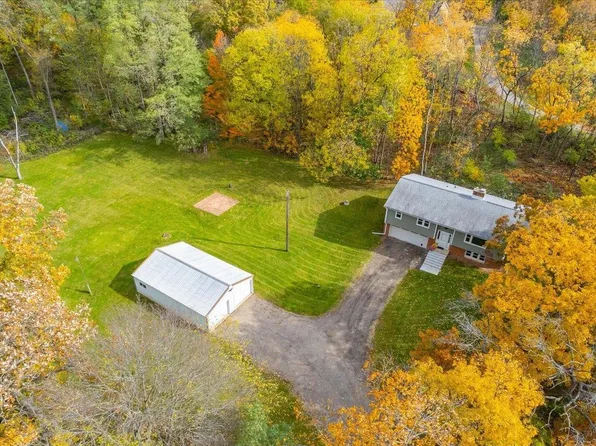 526 Hillcrest Lane, Brooklyn, WI 53521