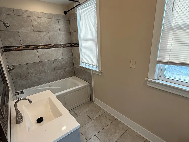 713 Clairmount Ave — Photo 2