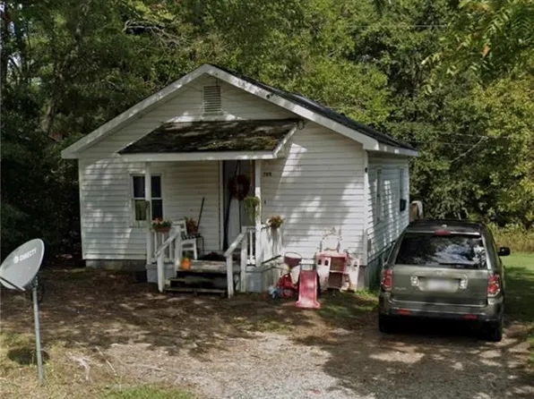 355 Foster St, Burlington, NC 27217