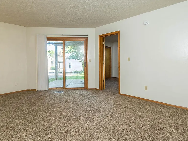 521 E Smith Ave — Photo 2