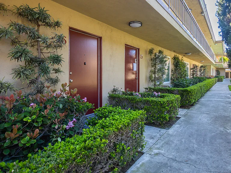 Athenian Apartments — Photo 18