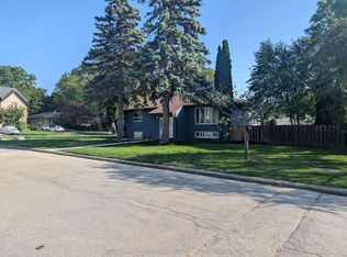 10 Tangmere Rd, Toronto, ON M3B 2N1