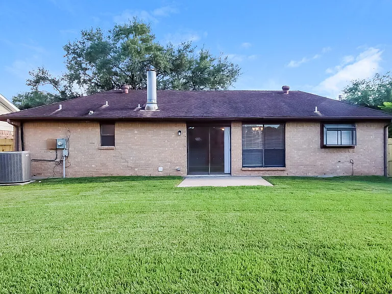 5014 Meadow Crest St — Photo 15