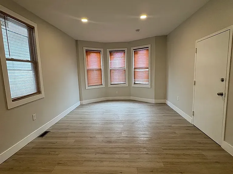 317 W Runyon St #2 — Photo 2