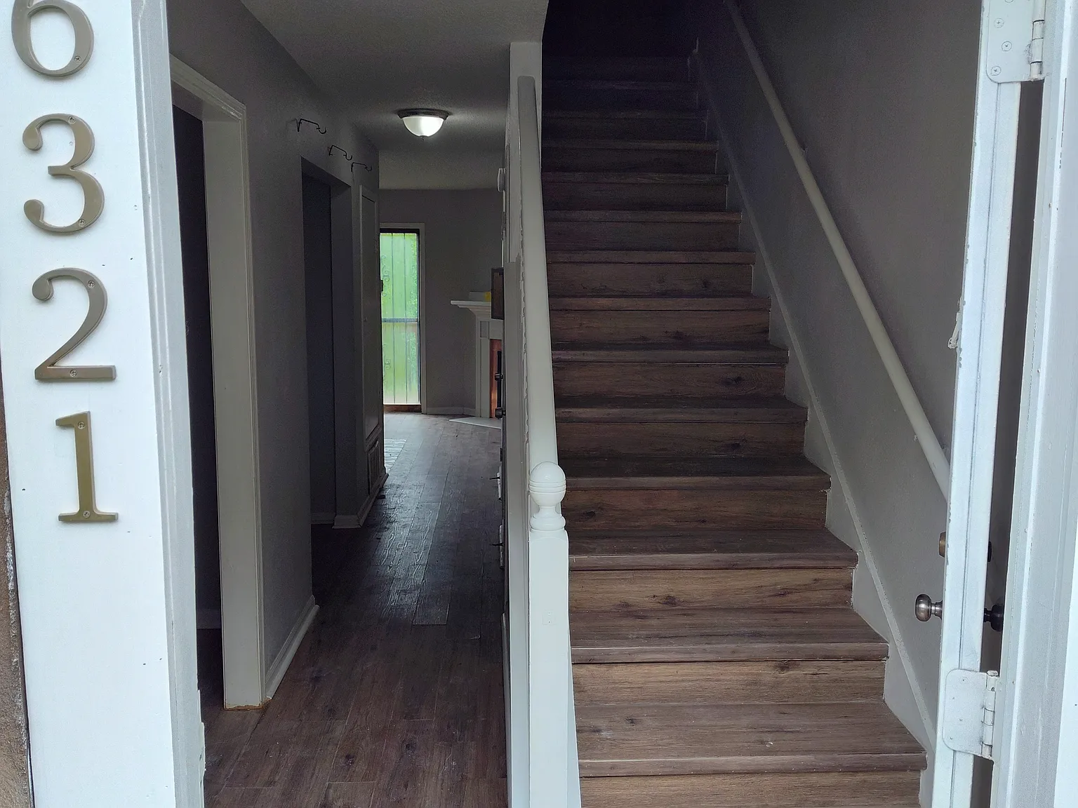 2 bed, 1.5 bath, 1284 sqft, $1,195 — Photo 3