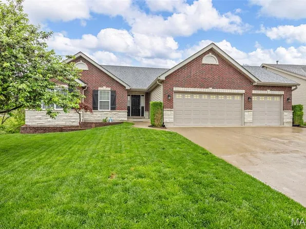 417 Summer Fair Ct, Lake Saint Louis, MO 63367