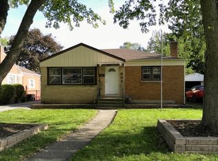 803 E Hawley St, Mundelein, IL 60060