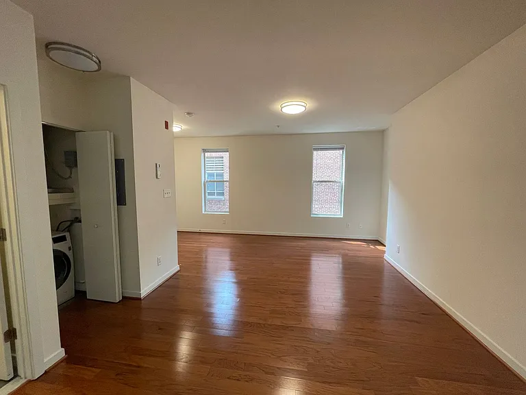 For Rent: Downtown Elegance at 605 Park Ave Your Urban Haven Awaits! — Photo 25