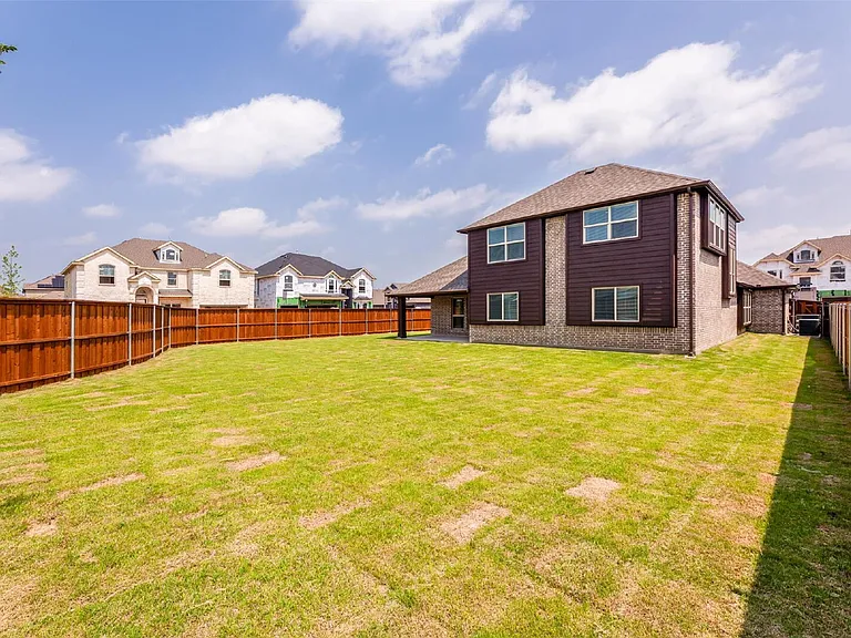 1304 Lancaster Dr — Photo 30