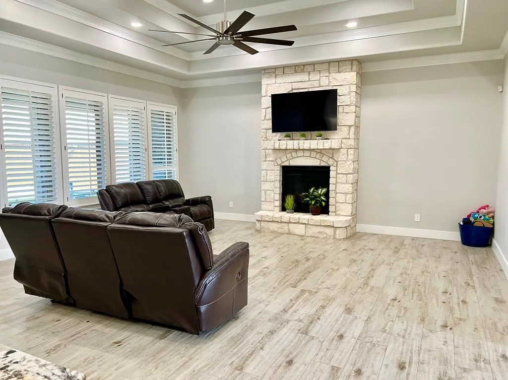 4 bed, 3.0 bath, 2637 sqft, $3,800 — Photo 2