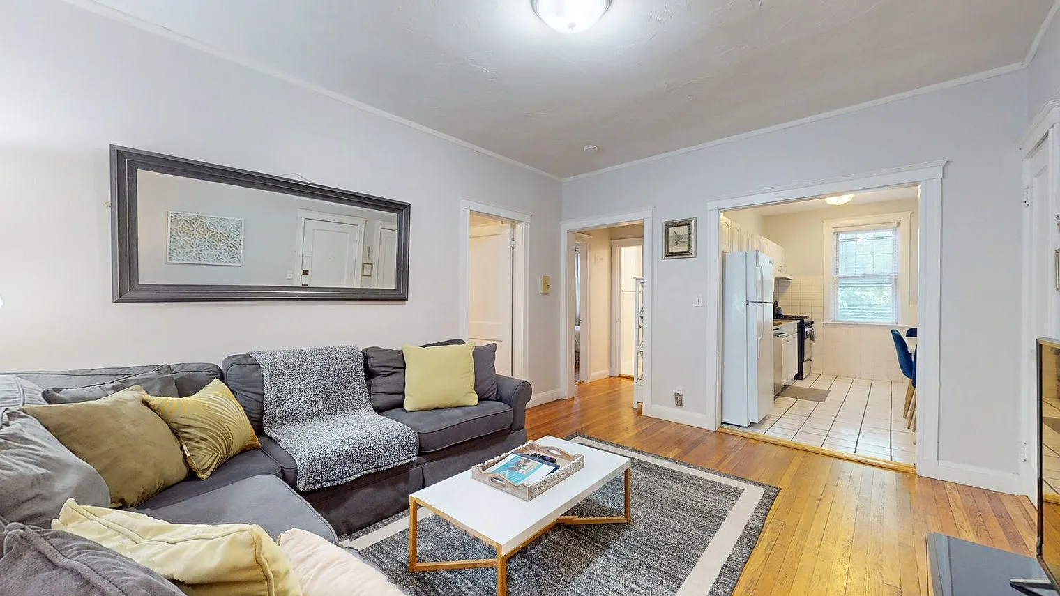 2 bed, 1.0 bath, 742 sqft, $7,082 — Photo 3
