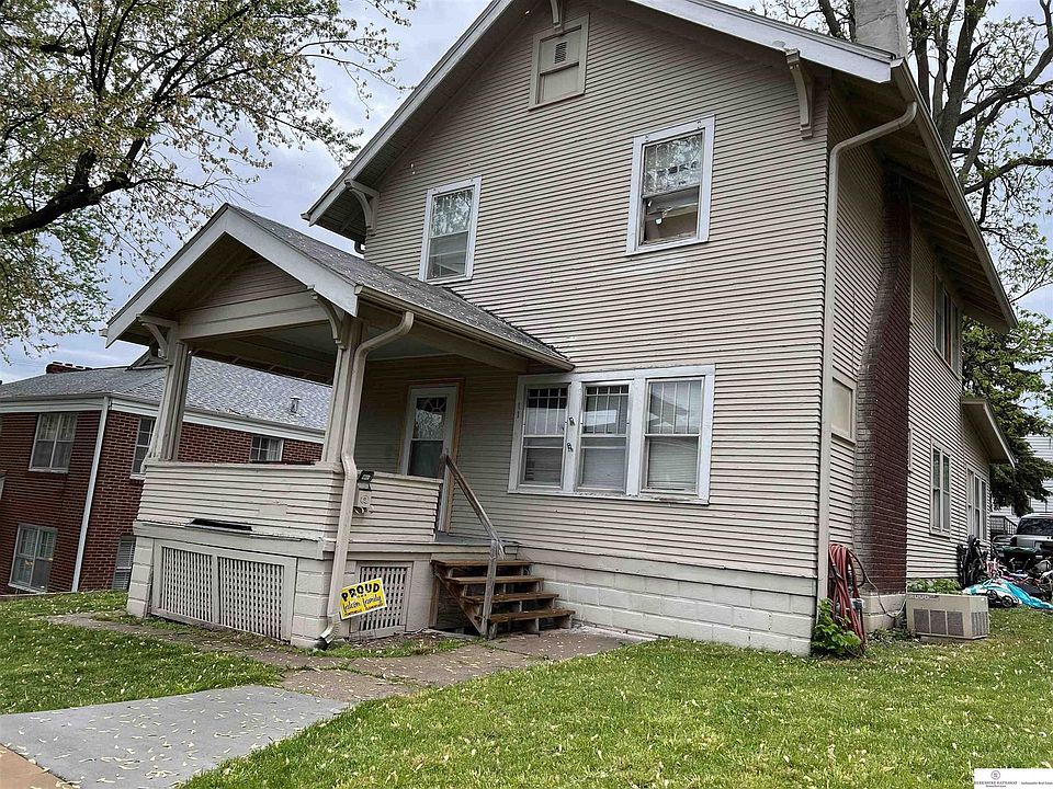 2nd image of 611 S 32nd Ave