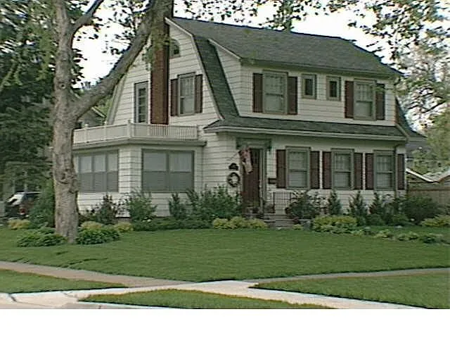2100 Grande Ave SE photo 1