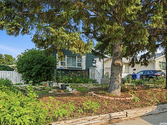 2nd image of 133 Lloyd CRESCENT