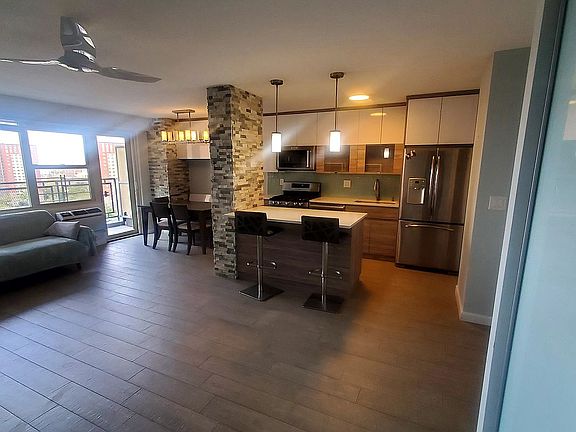 4th image of 2928 W 5th St #14E