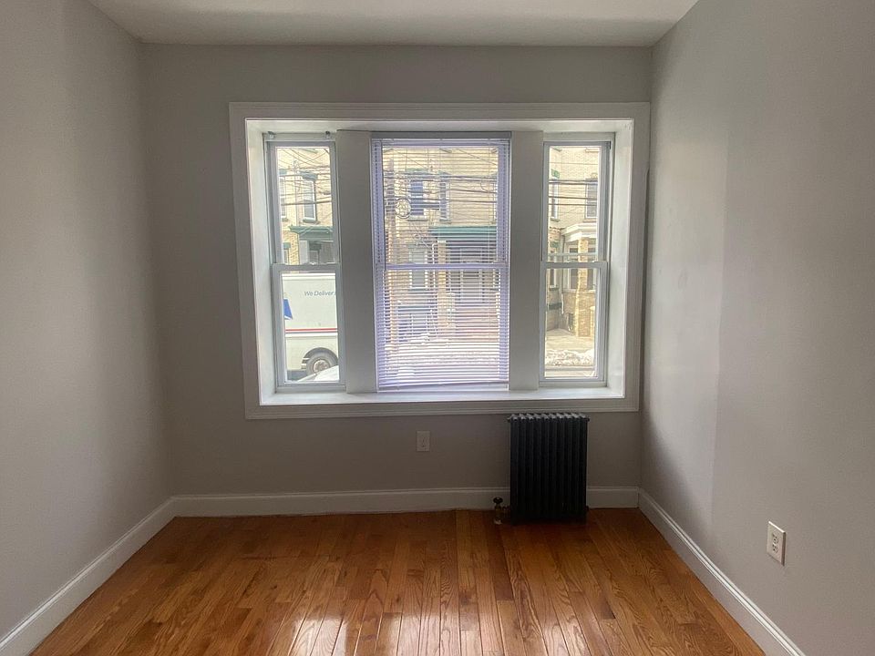 2nd image of 384 Baldwin Ave #1R