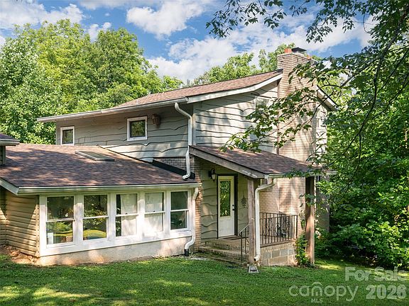 3rd image of 61 Sherwood Forest Dr