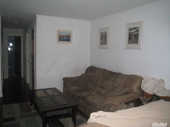 2nd image of 661 E Beech St