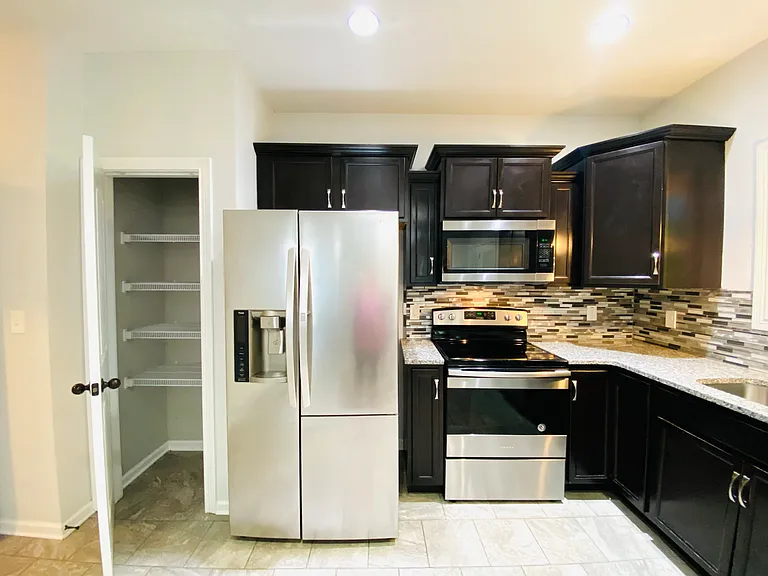 1194 Eagles Bluff Dr — Photo 15
