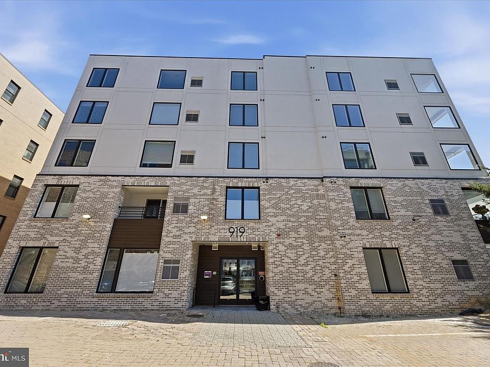 1st image of 919 12th St NE #404